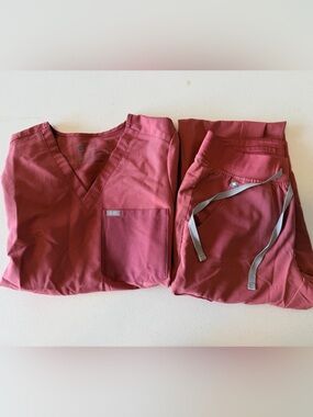 FIGS Women's V-Neck Tunic Top and Bottom Set in Mauve Rose